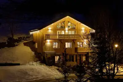 Image de Valmorel: Grand chalet 230 m2, 14p. 200 m des pistes, tout confort.