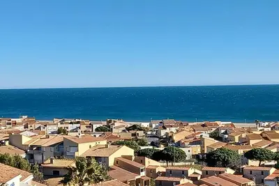 Image de Pleine Vue Mer Piscine duplex parking fibre wifi plage et centre ville Ă pied