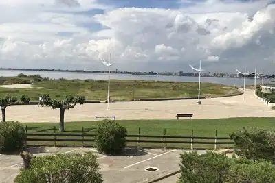 Image de P2 avec vue panoramique sur la mer, direct plage (200 m), 1 chambre, 4 couchages