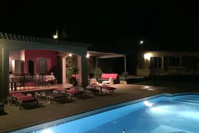 Image de Maison provencale 2000 m2 de terrain vue imprenable sur l'étang