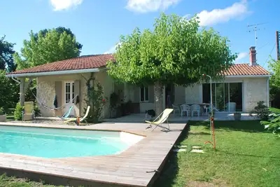 Image de Maison de charme très calme, avec piscine.