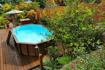 Image de spacieux rez de jardin de 200m² dans villa avec piscine privative