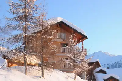 Image de Appartement skis aux pieds avec garage dans immeuble deux étages