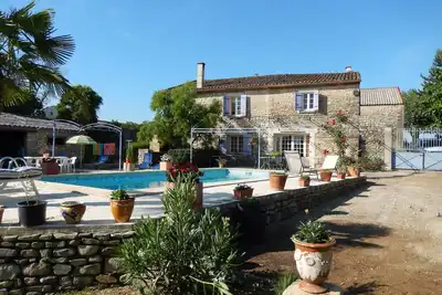 Image de Batisse de caractère avec d'excellents espaces intérieur et extérieur