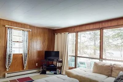 Image de Sebago Lake Waterfront Cottage With Sandy Beach & Boat Dock