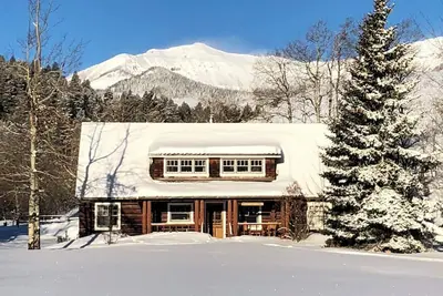 Image de Paix et sérénité avec vue sur la montagne dans un ranch de bétail biologique