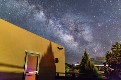 Image de Calme 3br Près du golf avec terrasse, solaire, bain à remous privé, vue sur la jante et l'observation des étoiles!