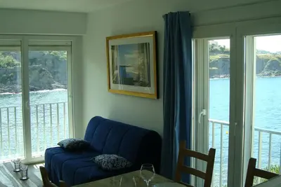 Image de Les pieds dans l'eau. Vue imprenable. Accès direct plage. Parking. Wifi.