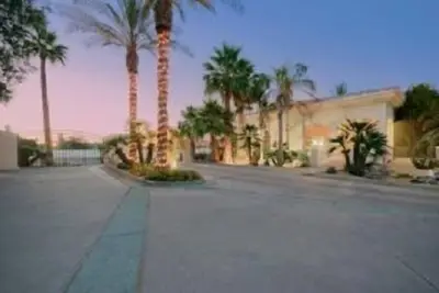 1 chambre + Den / chambre avec 2 salles de bain Condo dans la vieille ville de Scottsdale