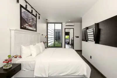 Image de La maison 4br Queen Bed. 1 salon et salle à manger, cuisine dans Euro Village