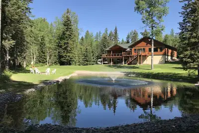 Image de Glacier Tamarack Tranquility Grand Home et Serene Home situé sur 7 acres