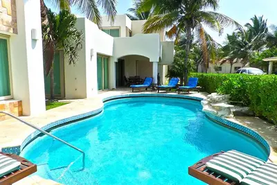Image de 15% Disc. 15 août-novembre! Ne manquez pas dehors. Offre villa de luxe!