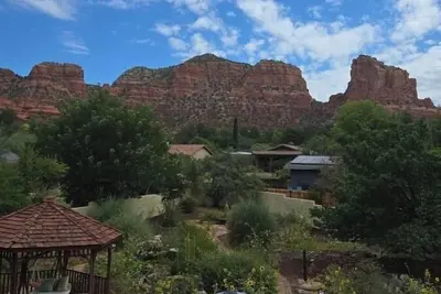 Image de Belle maison Sedona récemment rénovée avec Mountain View Facile d'accès à la randonnée