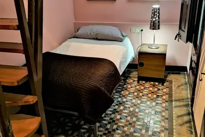 Image de 3br/3ba with Pink Suite & Views from Balcony. Free luggage storage service.