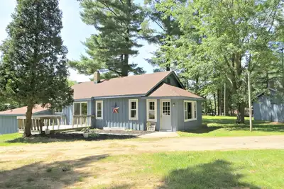 Image de Location de vacances récemment rénovée à Three Lakes!