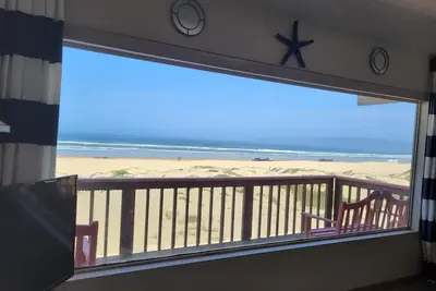 Image de Oceanfront Sleeps 8 - RÉSERVEZ Votre SÉJOUR - Tous Les Frais Sont Inclus