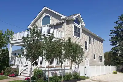 Avalon Nj \"Nouveau\" à l'envers, près de la ville et de la plage avec spa / piscine en pierre!