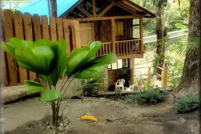 Image de Cabine décontractée surplombant la rivière