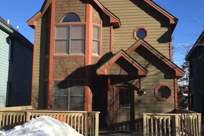 Image de Cozy Mt Home à moins de 10 km de ski et 1 / 4mi de superbes pistes cyclables et de randonnée