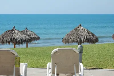 Image de Beachfront 2-Bd Condo A Tout