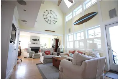 Image de Pottery Barn Beach House - 4 lits Plus suite d'invité supplémentaire! Réservation automne 2019