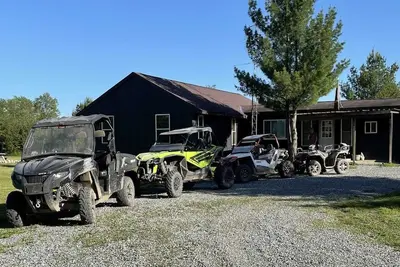Image de Camp de base du chaos contrôlé - 10 personnes peuvent accéder directement au système de sentiers Brf!