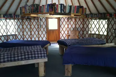 Image de Yourtes de champagne isolées