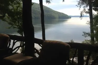 Image de Robinson Lake Front Lodge sur le lac Jocassee