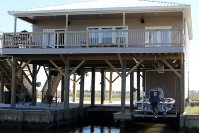 Image de Beau camp sur le canal privé 409 Lake Breeze Rd