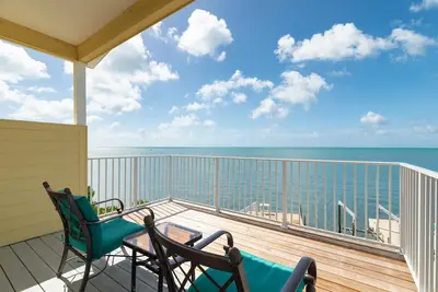 Image de Maison mitoyenne au bord du golfe, vue imprenable, piscine privée, quai, couchers de soleil à profusion