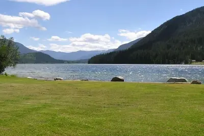 Image de Accueil personnalisé au bord du lac Bull Lake - 3000 pieds carrés