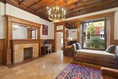 Image de Magnifique Brownstone au Lincoln Center, à un demi-pâté de maisons de Central Park