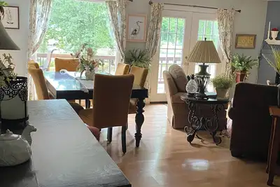 Image de L'un des meilleurs emplacements sur le lac! Chalet confortable et relaxant au bord du lac