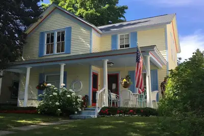 Image de Beach Breeze Cottage, à quelques pas de la plage, pour 12 personnes.