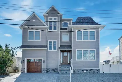 Image de Vacances dans le style! Tout nouveau secteur riverain 5br / 6ba avec piscine - magnifiques couchers de soleil!