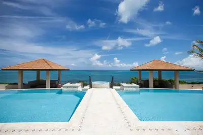 Image de Samsara Tci, résidence de luxe pour vacances en bord de mer; Ajoutez simplement de la famille et des amis!