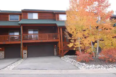 Image de Maison de ville spacieuse et professionnellement décorée, garage 2 voitures chauffé, près de 6 stations de ski