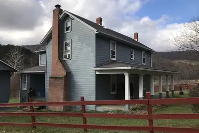 Image de The Farmhouse: Venez vivre une retraite tranquille et champêtre dans les montagnes de Pa