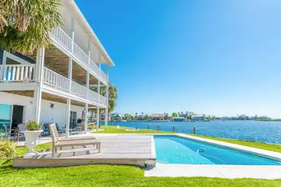 Image de Gulf Front Home avec une vue imprenable! L'évasion parfaite!
