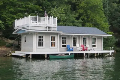 Image de Cottage Lakefront sur Lake Lure - Belle Boathouse grand pour nautique / piscine