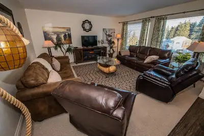 Image de Proche de toutes commodités. Agencé par un décorateur et nettoyé. Silencieux.