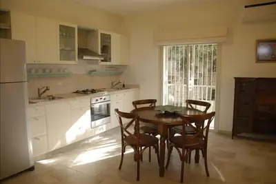 Image de Superbe 2 Chambre casher Apt. dans Nachlaot, adjacent Ă la ville