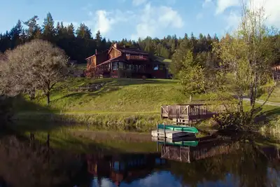 Image de Mendocino County Secluded Estate House Entouré de nature