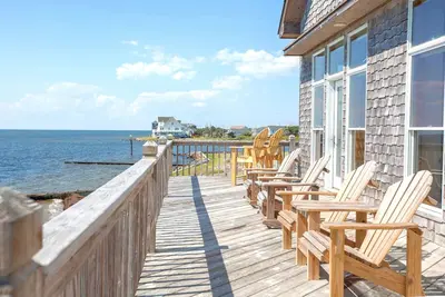 Image de Piscine CHAUFFÉE / bord de l'eau / Spa / jetée / accès tennis / bain à remous / kayak / Sup / ping-pong / 8b6bth