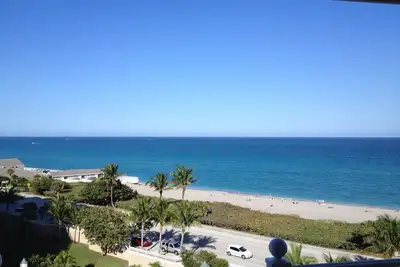 Image de Condo 2 chambres mis à jour à Jupiter Beach Ocean Raquette avec une courte promenade à la plage