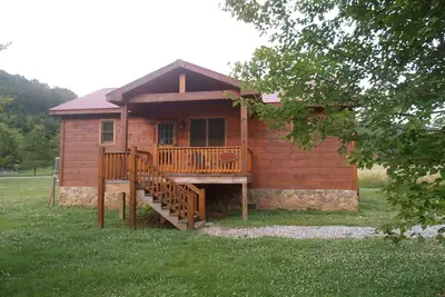 Image de Running Bear Cabin, profitez de l'air de la montagne depuis la balançoire du porche! ! !