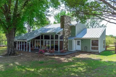 Image de Éloignez-vous de tout! Pêcher, faire du shopping à Canton, du golf, du Tx Rose Horse Ranch ou se détendre!