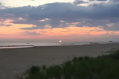 Vivez la \"Vie sur une barre de sable\" dans un bungalow en bord de mer!