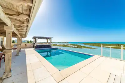 Image de Privé Gated villa de quatre chambres