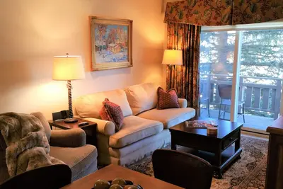 Image de Super endroit! À Vail Village! Rénové, terrasse, lave-linge séchant